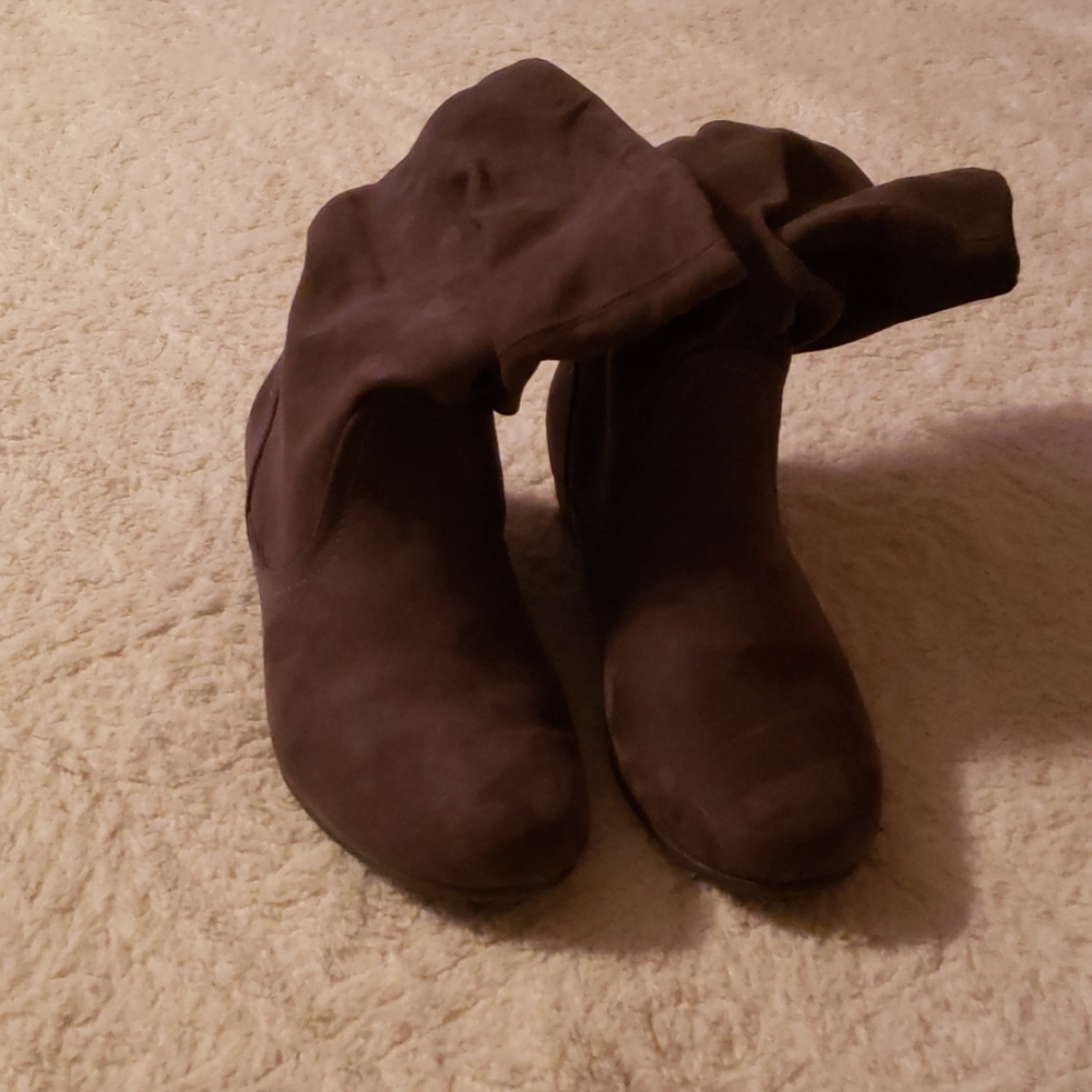 Grey boots